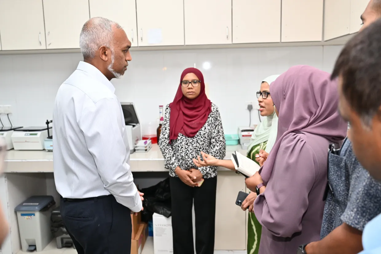 ރައީސް ތެލަސީމިއާ ސެންޓަރަށް ވަޑައިގެން ހާލަތު ބެއްލެވުން-- ފޮޓޯ: ރައީސް އޮފީސް