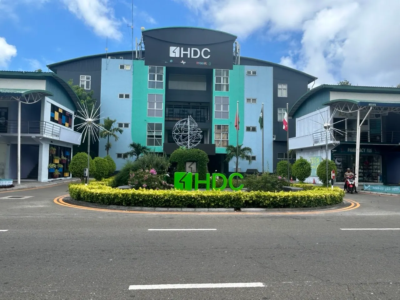 މިދިޔަ އަހަރު ބޯނަސް ފައިސާ އިތުރަށް ދެވިފައިވާކަމަށް ބުނެ ފައިސާ އަތުލަނީ  