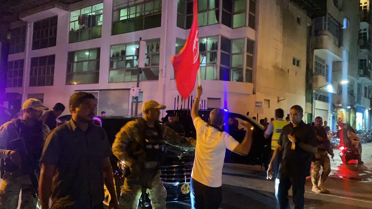 ރައީސްގެ މޮޓޯކޭޑަށް ހުރަސް އެޅި މައްސަަލައިގައި ފަސްމީހަކަށް ދަޢުވާ ކުރަނީ