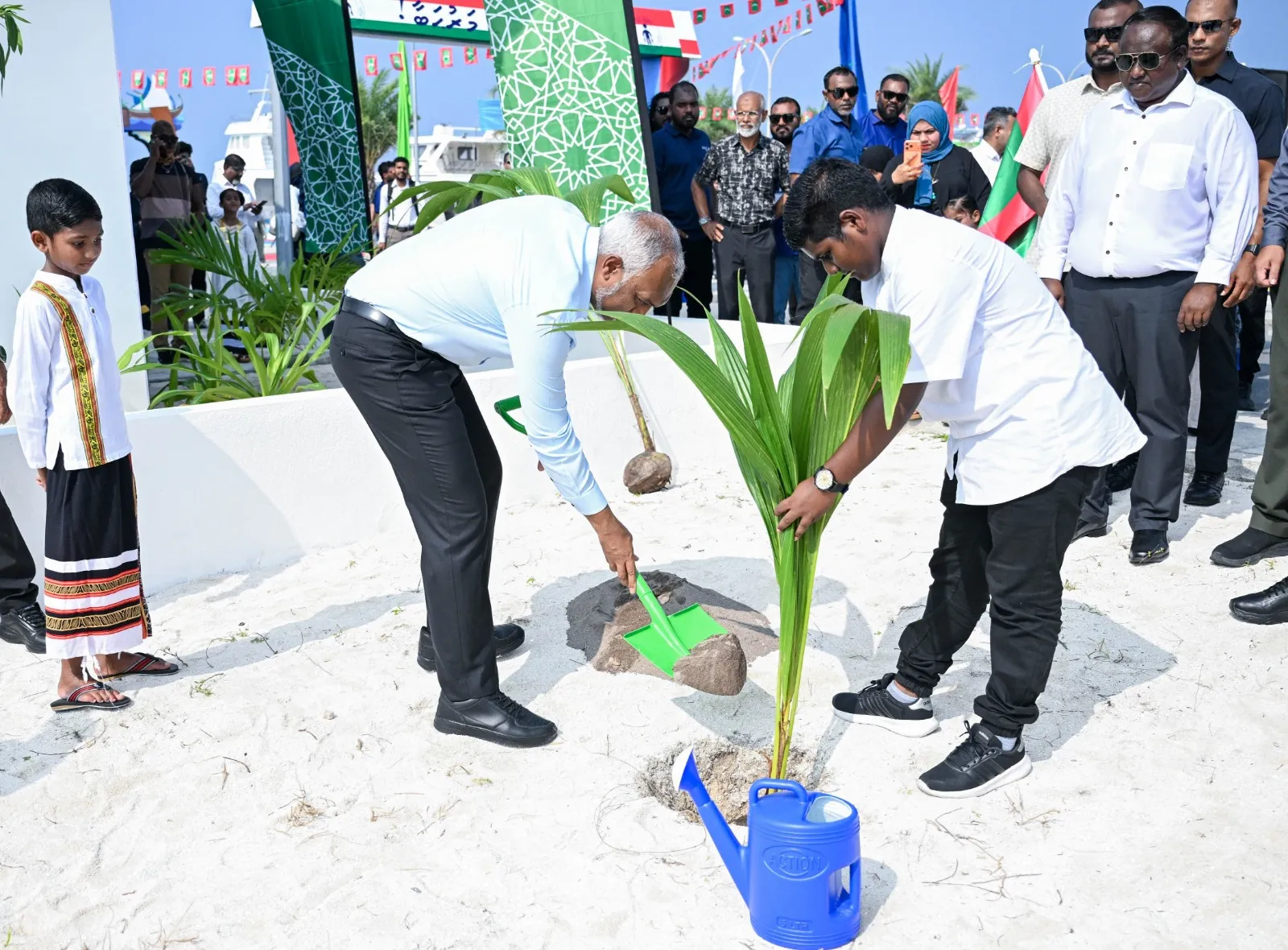 ދުވާފަރުގައި 5 މިލިއަން ގަސް އިންދުމުގެ ޕްރޮގްރާމް އިފްތިތާހްކޮށްފި