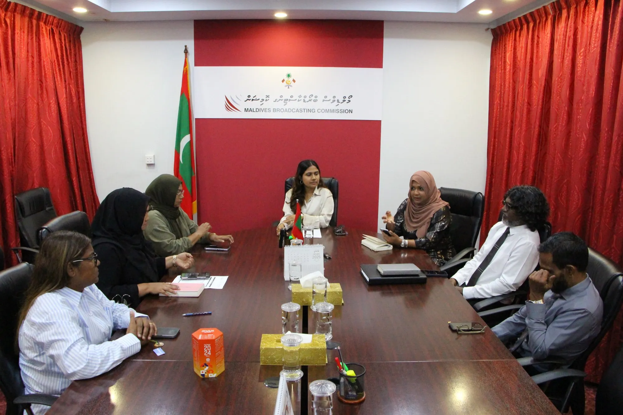 ބްރޯޑްކޮމްއަށް އައްޔަންކުރަން 10 މީހެއްގެ ނަން މަޖިލީހަށް! ޕީއެސްއެމްގެ ކުރީގެ އެމްޑީ ޒީނާވެސް ހިމެނޭ