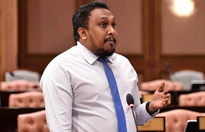 "އިސްލާމީ ގައުމެއްގައި އިސްލާމްދީން ކިޔަވައިގެން ތިބި މީހުންނަށް މަގާމެއް ލިބިދާނެތީ ބިރުގަންނަނީ ކީއްވެ؟"