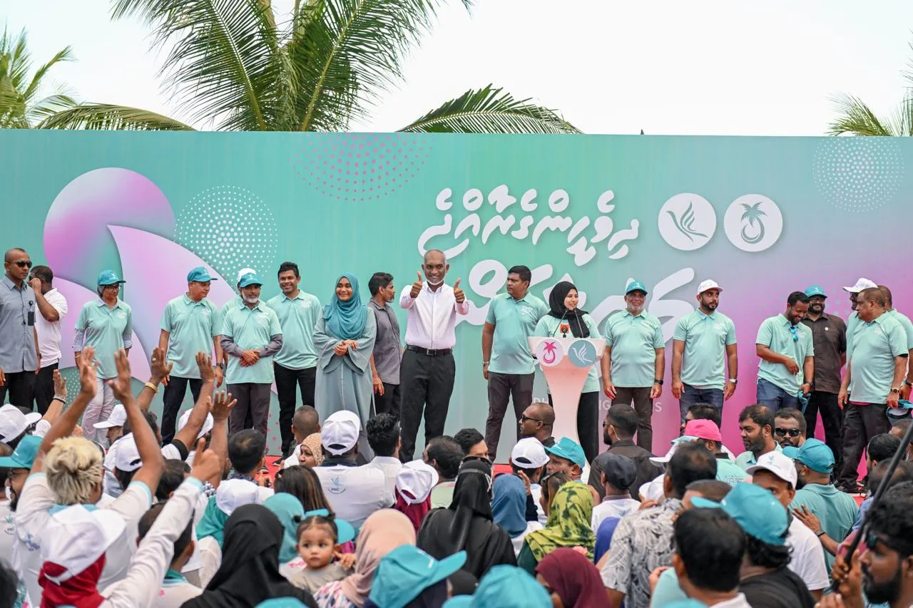 ރާއްޖޭގެ މެޖޯރިޓީ ރައީސް މުޢިއްޒުއާއެކު، މަޖިލިސް މެޖޯރިޓީ ސަރުކާރަށް