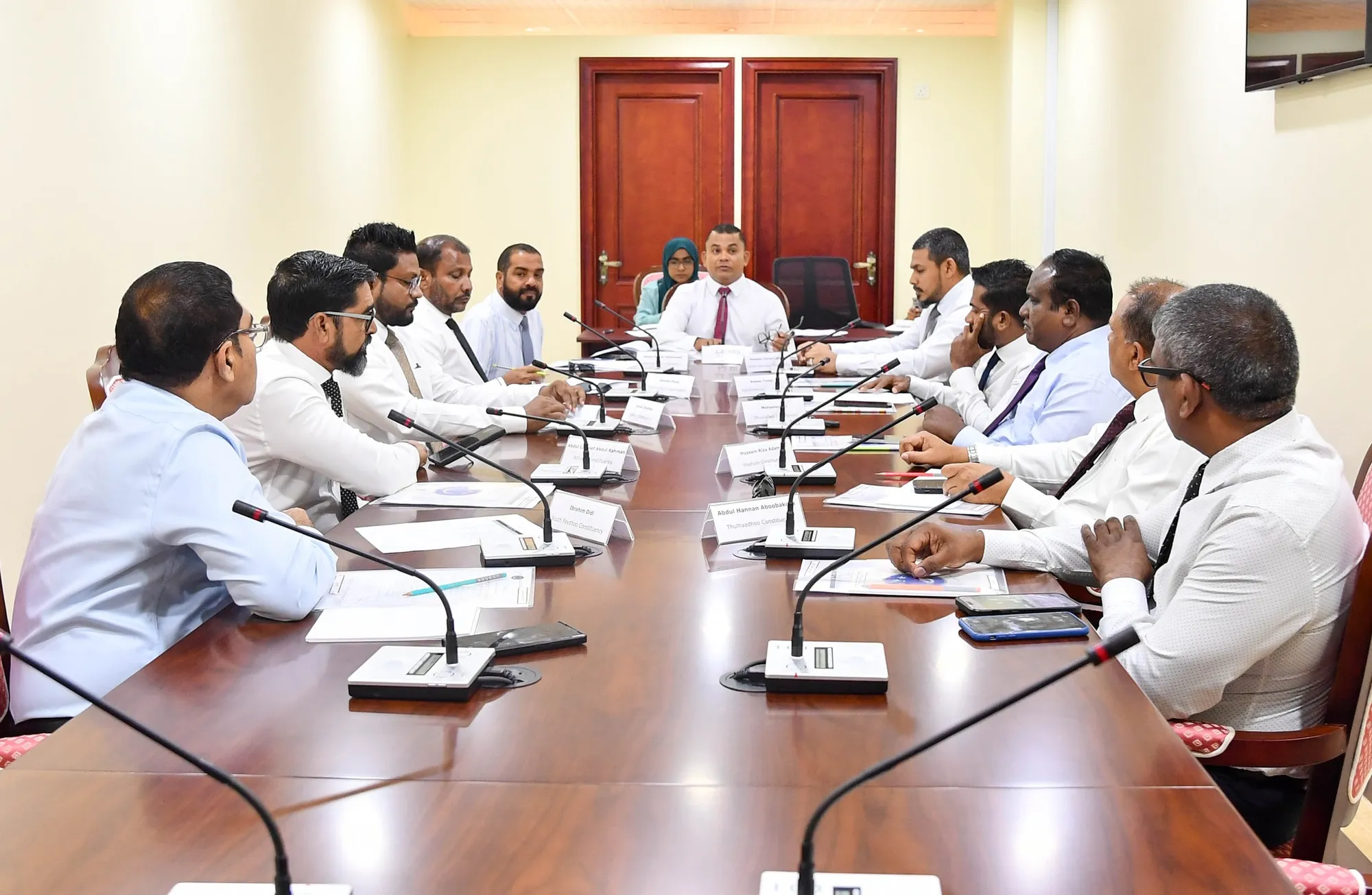 ރައްޔިތުންގެ މަޖިލީހުގެ ޢާންމު ކޮމިޓީގެ ބައްދަލުވުމުގެ ތެރެއިން.. ފޮޓޯ: މަޖިލިސް