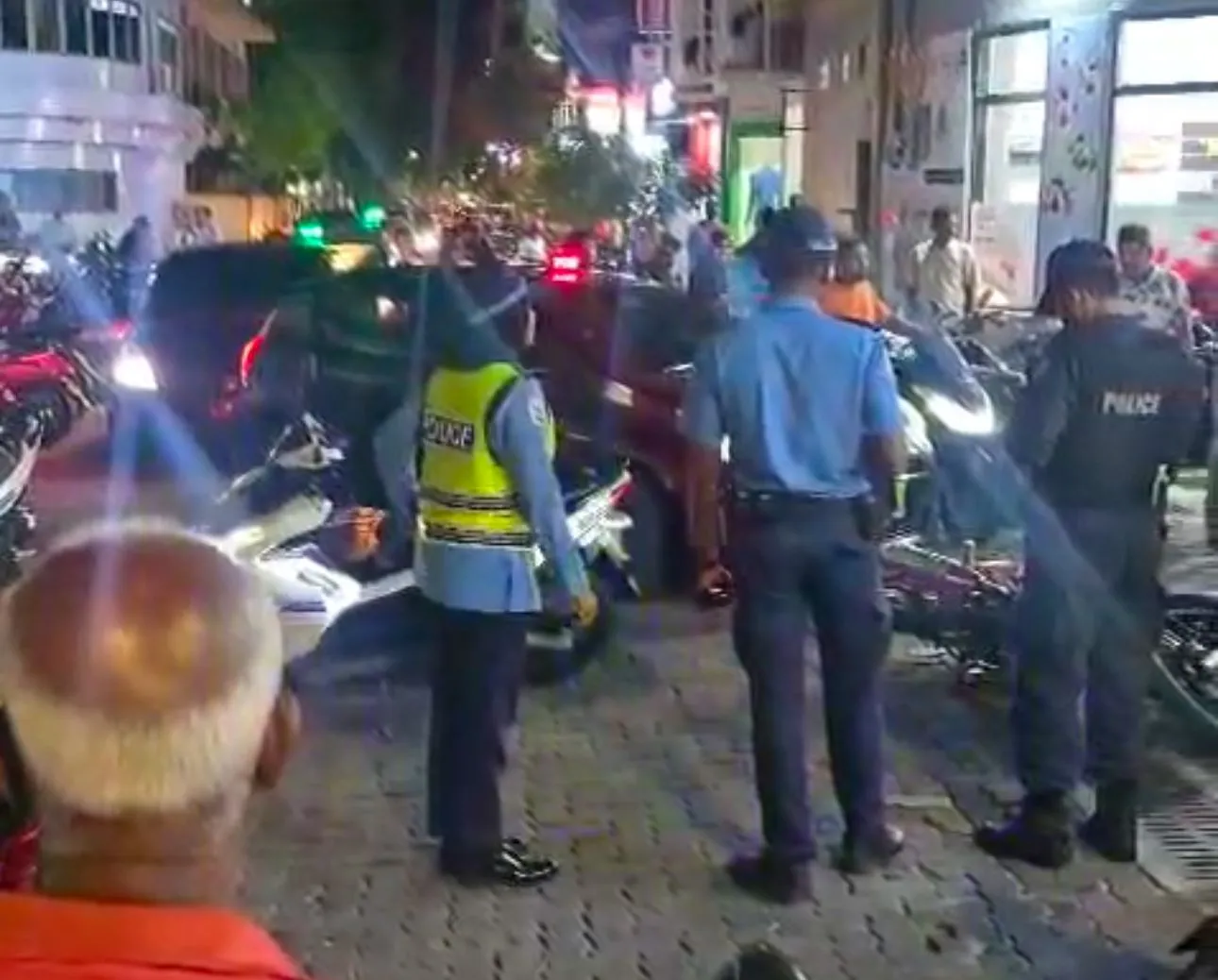މާރާމާރީ ހިނގި ސަރަހައްދުގައި ފުލުހުން ހަރަކާތްތެރިވަނީ..