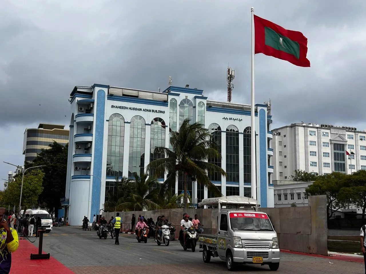 ރިޒޯޓެއްގެ ޕޫލަށް ވެއްޓި ދިވެހި ތުއްތު ކުއްޖަކު މަރުވެއްޖެ 