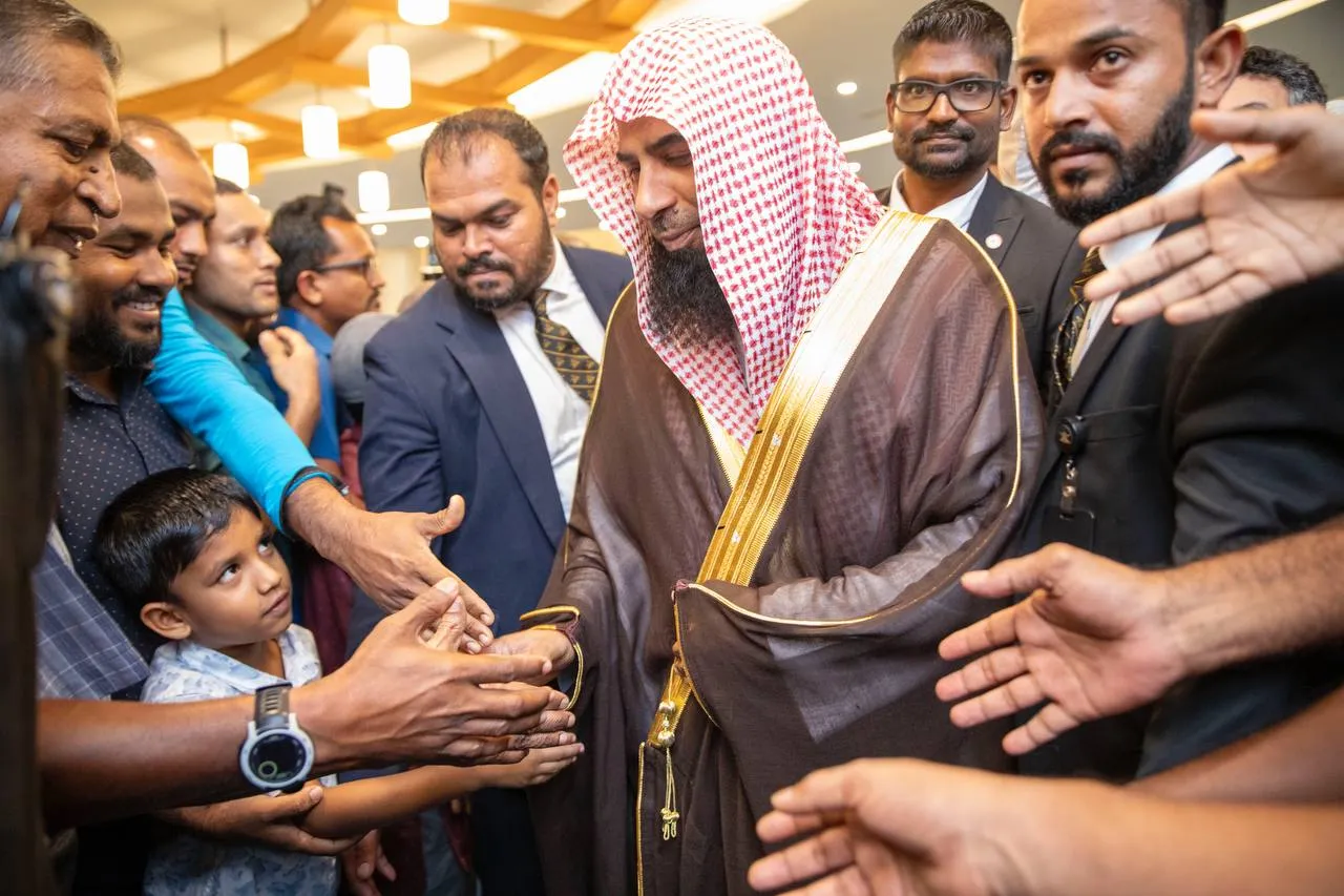 ނަމާދުގެ ޖަމާއަތަށް ފަހު އިމާމު ސަލާމް ކުރައްވަނީ