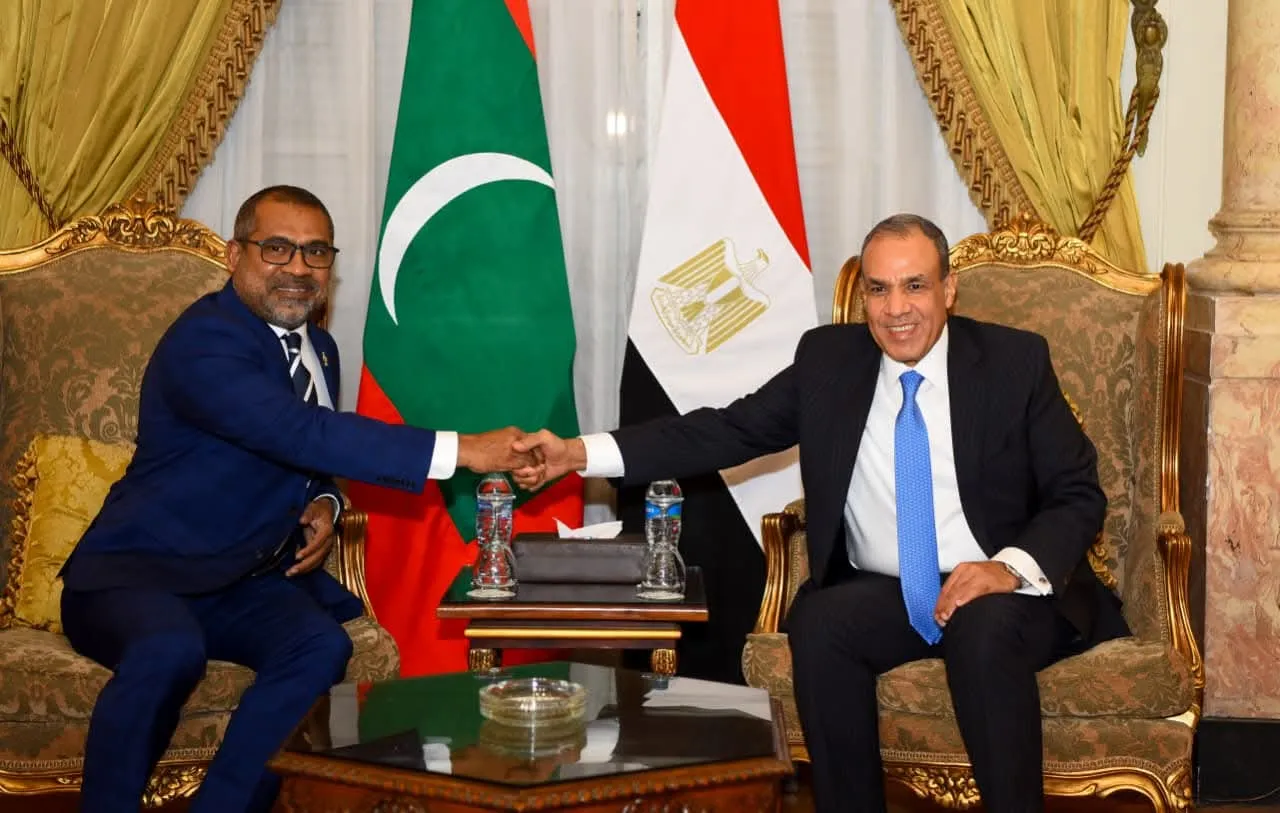 މިސްރުގެ ފޮރިން މިނިސްޓަރު ޑރ. ބަދުރު އަބްދުއްލަތީ (ކ)، ފޮރިން މިނިސްޓަރު ޑރ. އަބްދުﷲ ޚަލީލް / ފޮޓޯ: މިނިސްޓްރީ އޮފް ފޮރިން އެފެއާޒް