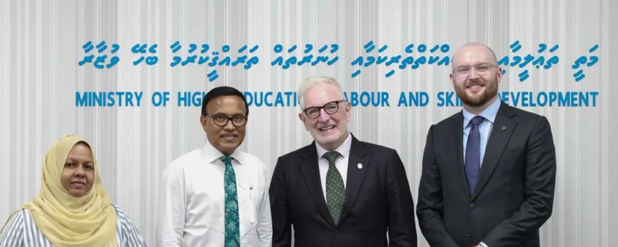 އަޔަރލޭންޑު ސަފީރު، މިނިސްޓްރީ އޮފް ހަޔަރ އެޑިއުކޭޝަނަށް ޒިޔާރަތް ކުރައްވައިފި