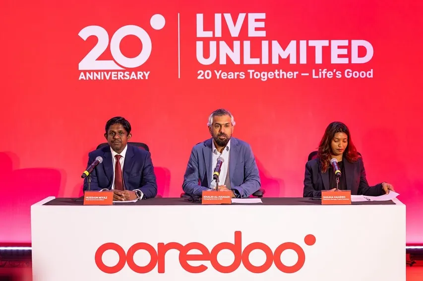 އުރީދޫ މޯލްޑިވްސްއަށް 20 އަހަރުފުރުމުގެ މުނާސަބަތުގައި އެކުންފުނީގެ ވެރިން ބެއްވި ޕްރެސް... ފޮޓޯ: އުރީދޫ