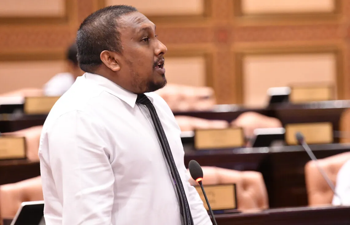 ކޮތަޅު ބޮނޑި އަގުބޮޑު ކުރި މައްސަލަ މަޖިލީސް ބޮލަށް ޖަހަން ނޫޅޭ: މޮސްޓާ