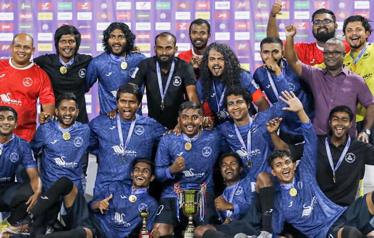 ފަހަތުން އަރާ ފިއްލަދޫ ބަލިކޮށް ހއ. އަތޮޅު ޗެންޕިއަންކަން އުތީމަށް!