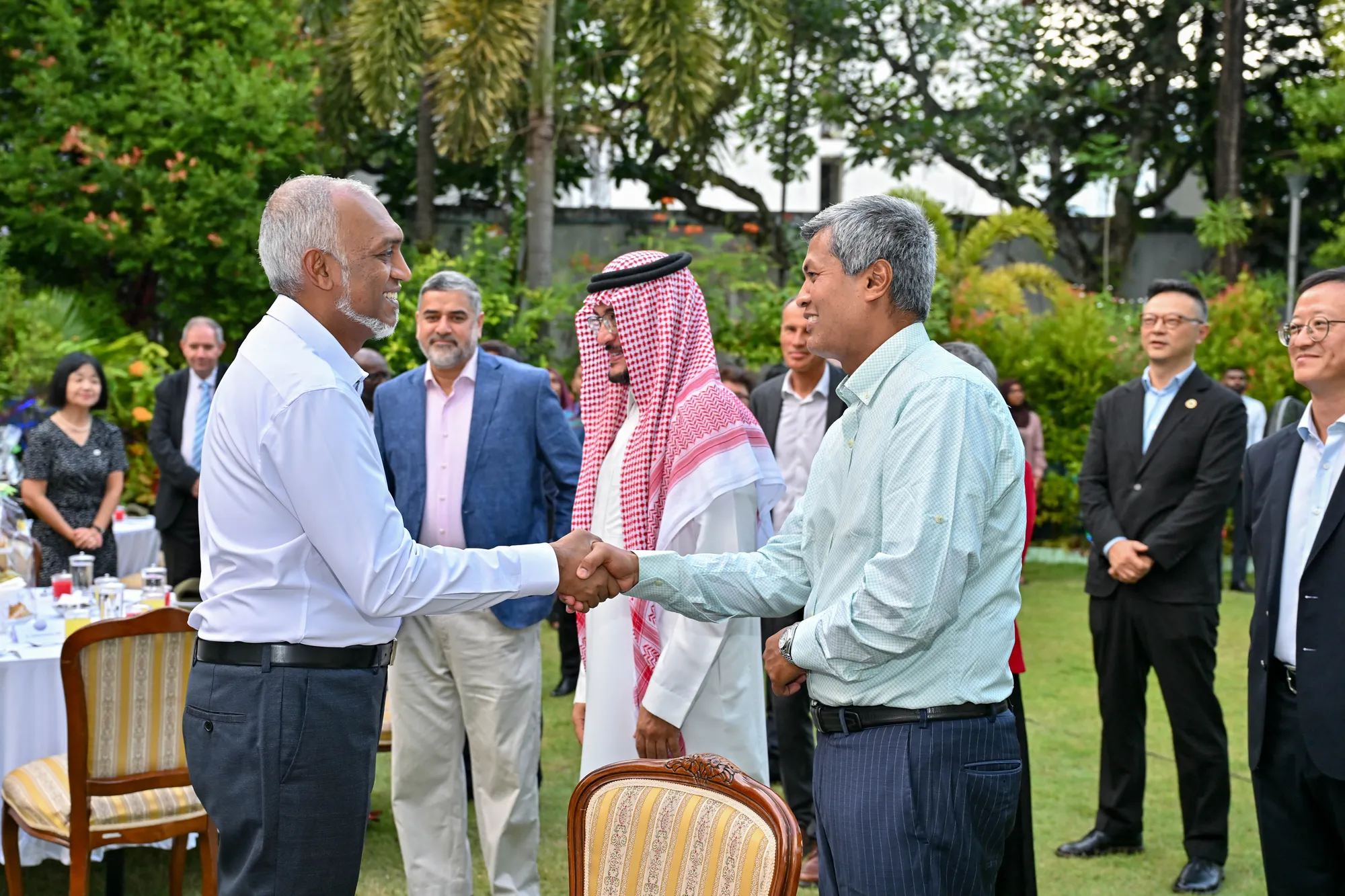 ބޭރުގެ ޑިޕްލޮމެޓުންނަށް ރައީސުލްޖުމްހޫރިއްޔާގެ ދެކަނބަލުން ރޯދަވީއްލުމެއް ދެއްވައިފި