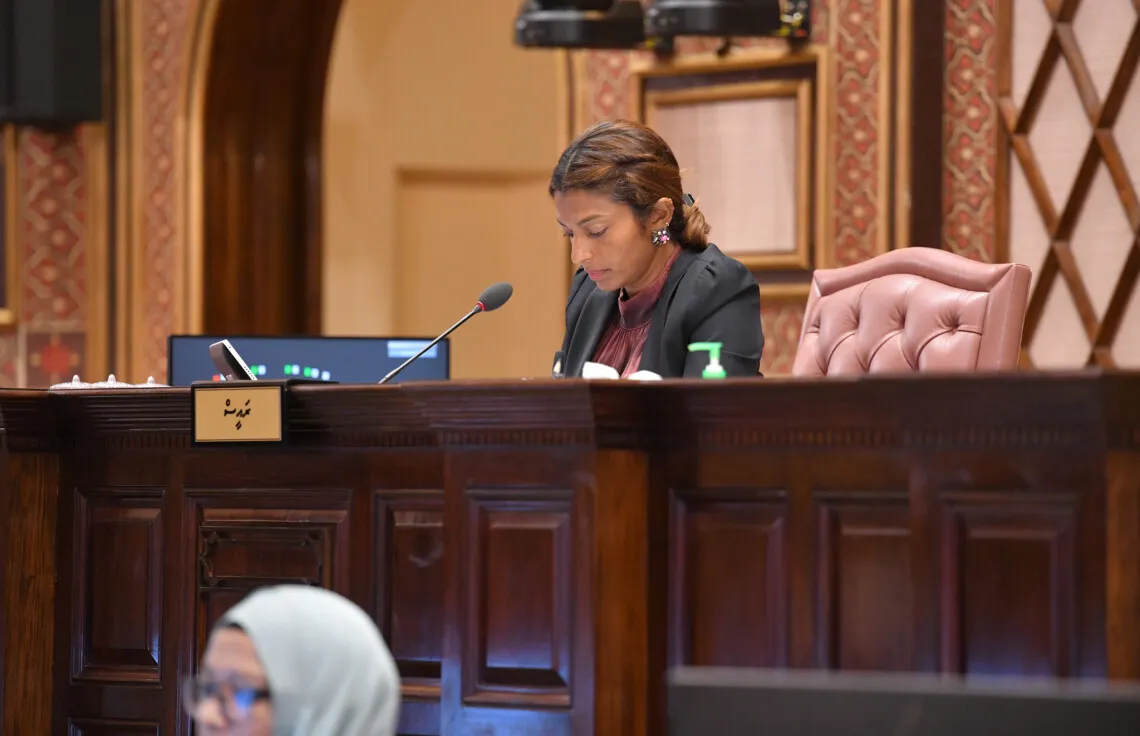 މަޖިލީހުގެ ނިޒާމު ގެއްލުވާލާ، އެމްޑީޕީ މެމްބަރުން ޖަލްސާ ދޫކުރައްވާ ވަޑައިގެންފި