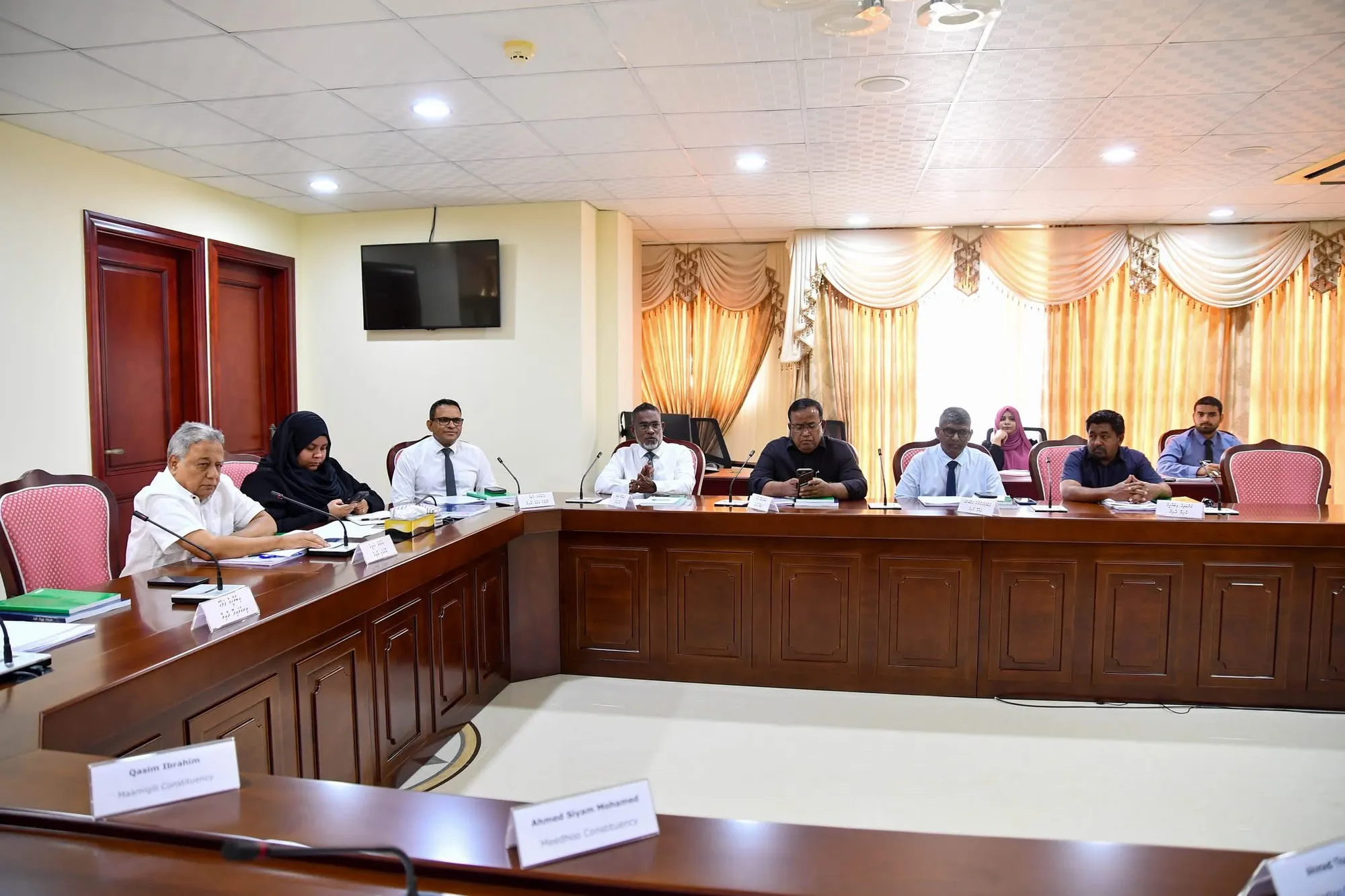 241 ކޮމިޓީގެ މިއަދުގެ ބައްދަލުވުމުގެ ތެރެއިން: ފޮޓޯ/ މަޖިލިސް