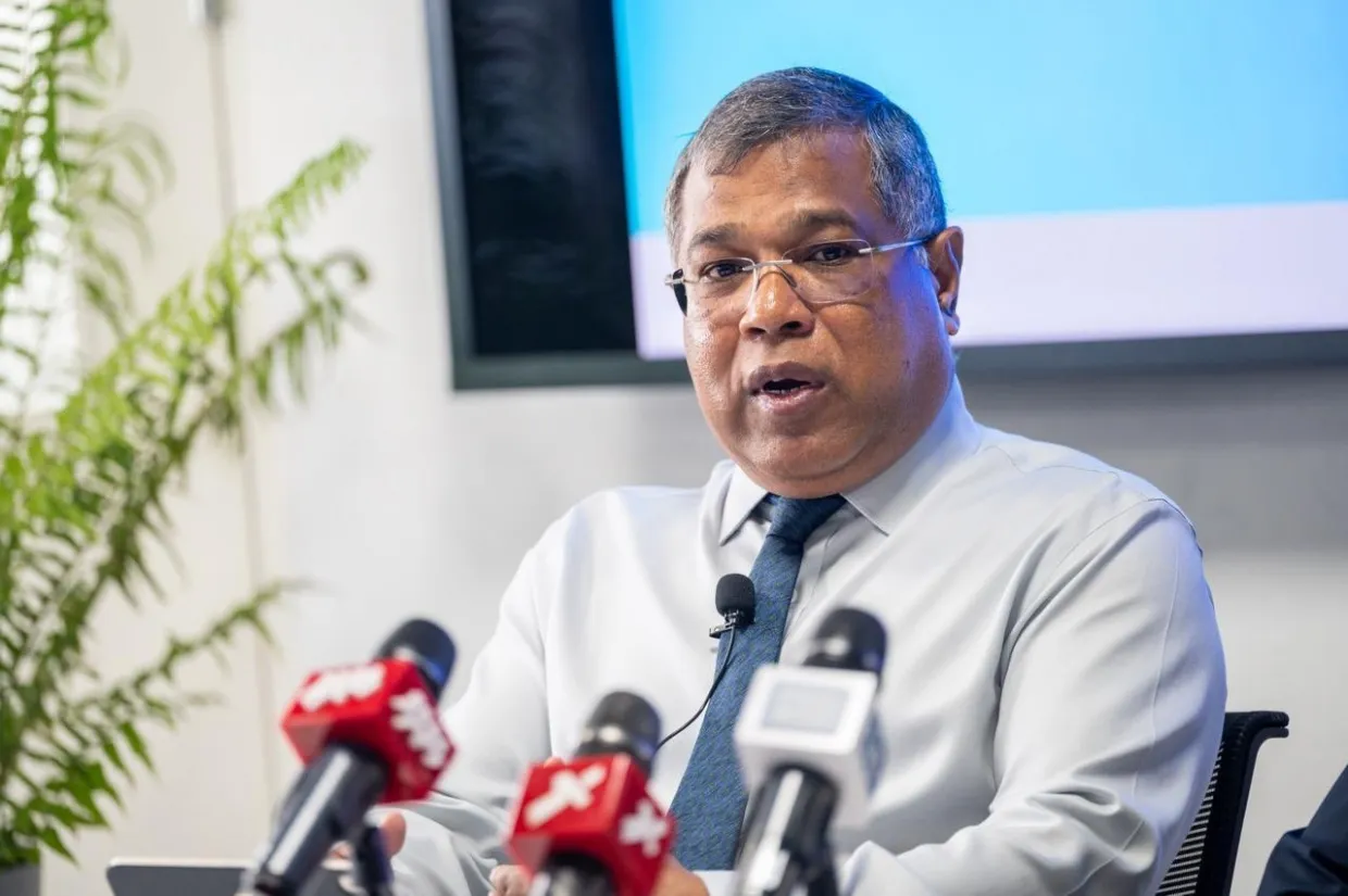 ބީއެމްއެލްގެ ސީއީއޯ ޝަރީފް... ފޮޓޯ: ބީއެމްއެލް