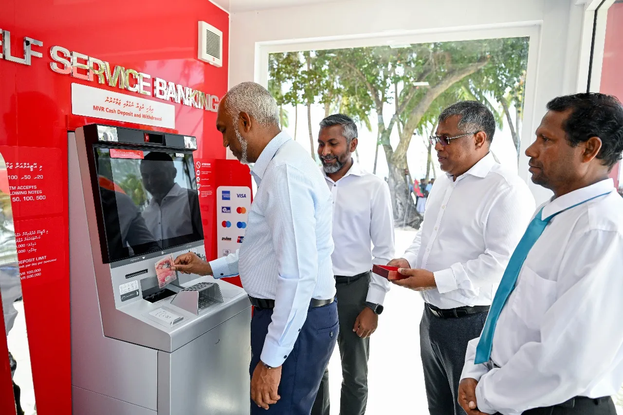 ވައިކަރަދޫ އޭޓީއެމް ރަސްމީކޮށް ހުޅުވައިދެއްވުން... ފޮޓޯ: ރައީސް އޮފީސް