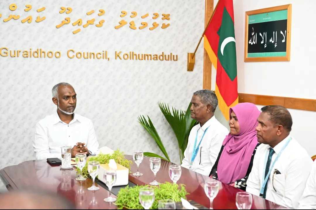 ރައީސުލްޖުމްހޫރިއްޔާ ޑރ މުހައްމަދު މުޢިއްޒު ގުރައިދޫ ކައުންސިލާއި އަންހެނުންގެ ތަރައްޤީއަށް މަސައްކަތްކުރާ ކޮމިޓީއާއި ބައްދަލުކުރެއްވުން-- ފޮޓޯ/ ރައީސް އޮފީސް