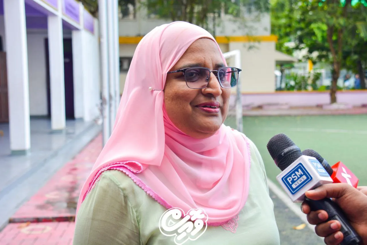 އާޒިމާ ވޯޓްލައްވައިފި ، އެދި ވަޑައިގެންނެވީ ވީހާވެސް އަވަހަކަށް ނުކުމެ ވަޑައިގެން ވޯޓު ލެއްވުމަށް.