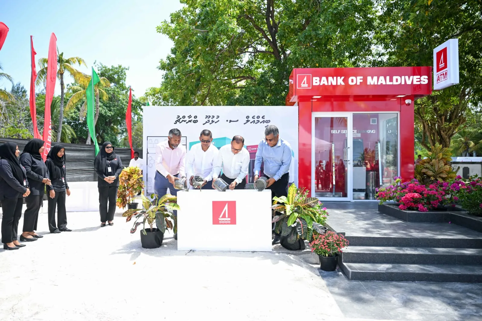 ބީއެމްއެލް އައްޑޫ ހުޅުދޫ ބްރާންޗުގެ ބިންގާ އަޅައިފި