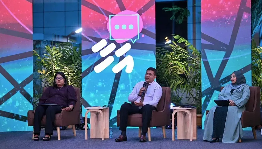 ރޭ ބޭއްވި އަހާ ފޯރަމްގެ ތެރެއިން --