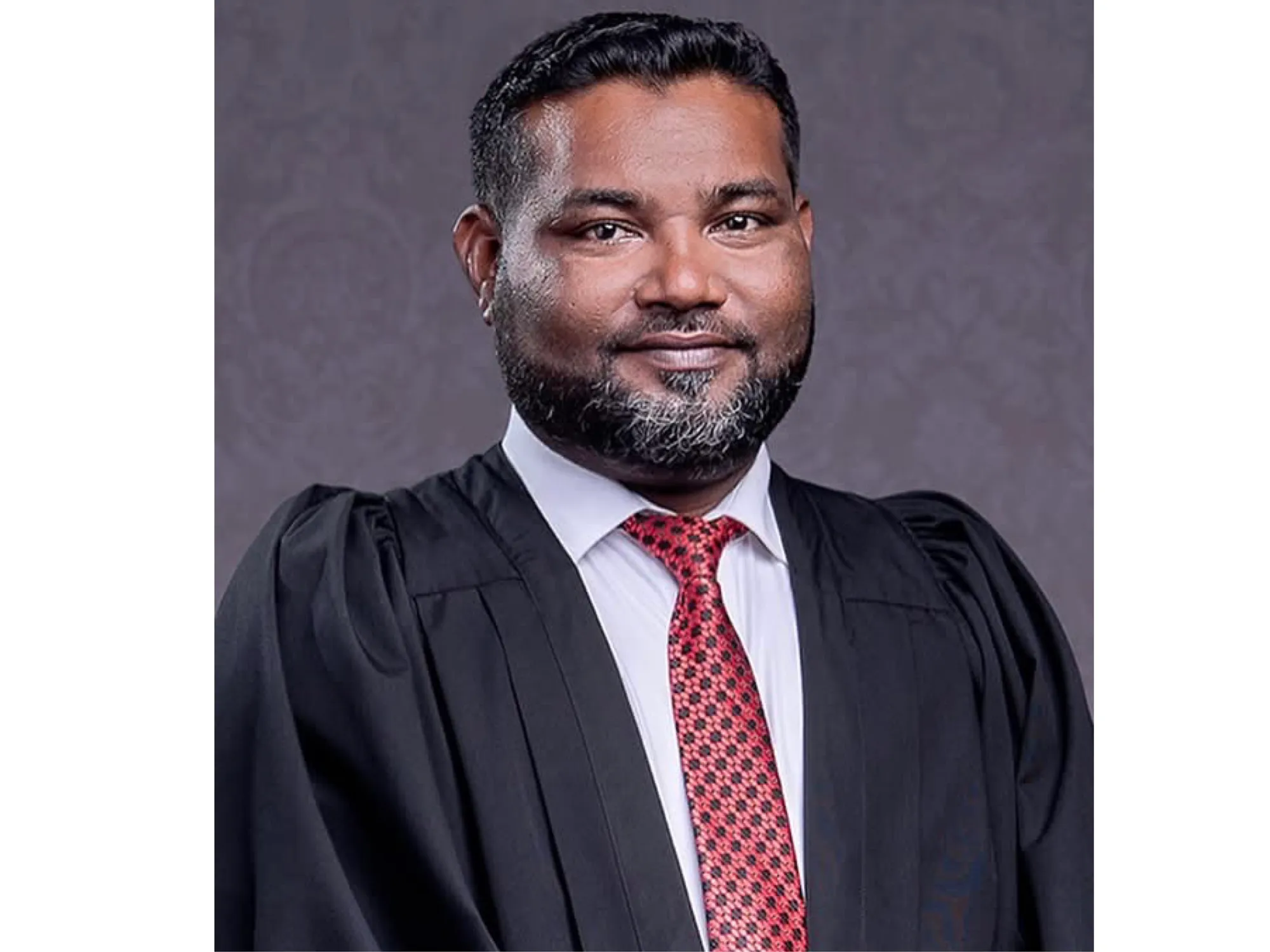 ހައިކޯޓްގެ އިސް ފަނޑިޔާރަކަށް ފައިސަލް ހަމަޖައްސަން ނިންމައިފި