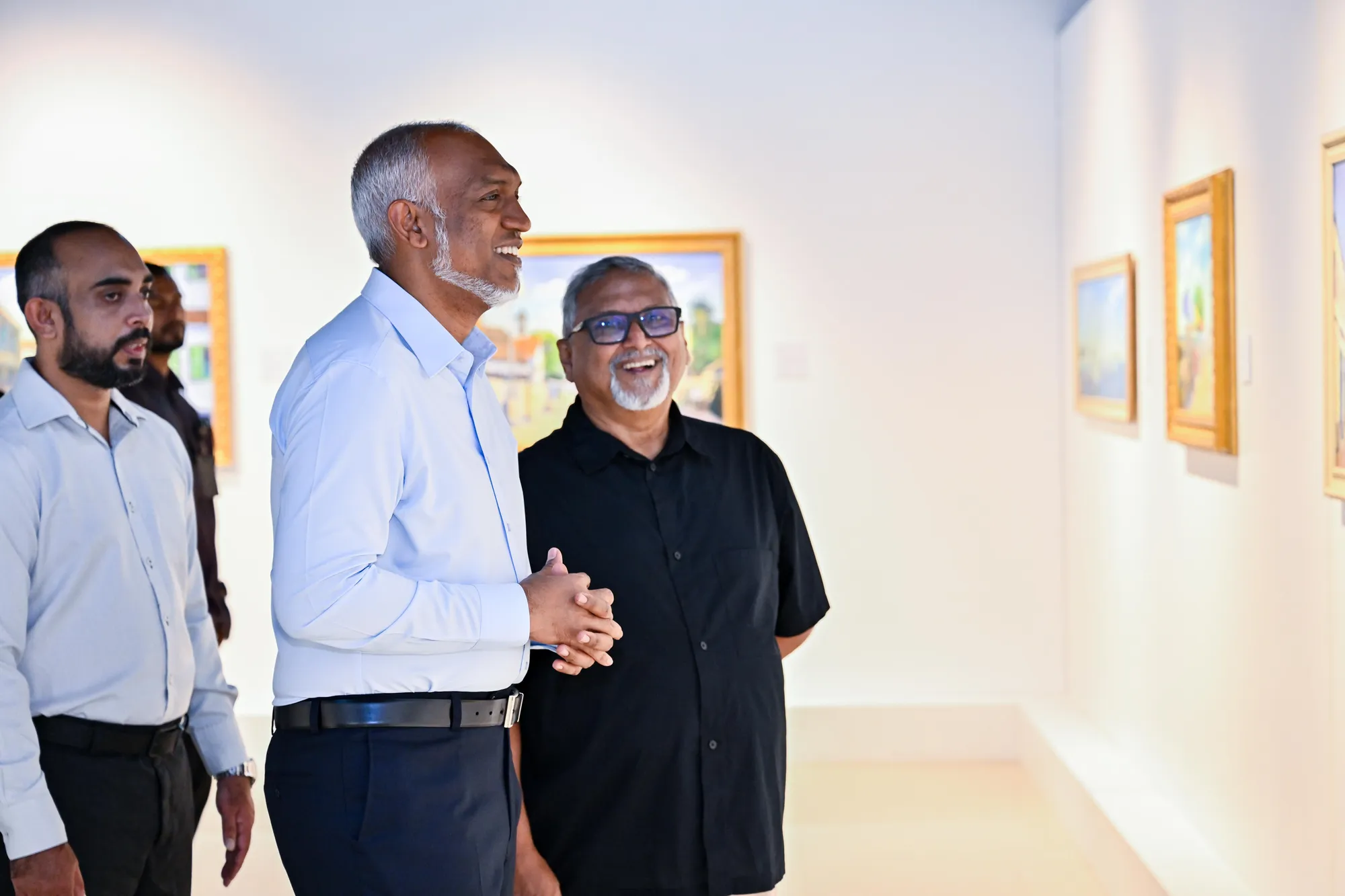 ރައީސް "އިހުސާސް" ކުރެހުމުގެ މައުރަޒު ބައްލަވާލެއްވުން -- ފޮޓޯ: ރައީސް އޮފީސް