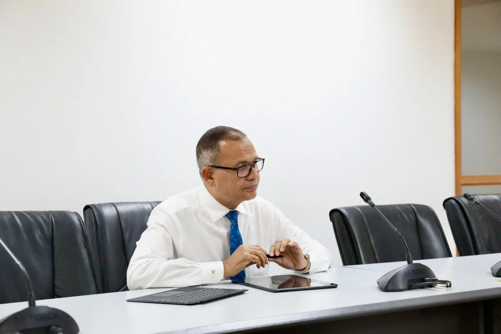 ކައުންސިލަރުންނަށް ޑިޕްލޮމެޓިކް ޕާސްޕޯޓް ހޯދައިދިނުމަށް މަޝްވަރާކޮށްފި