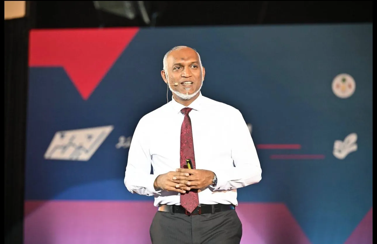 ރައީސުލްޖުމްހޫރިއްޔާ ޑރ. މުޙައްމަދު މުޢިއްޒު: ފޮޓޯ/ ރައީސް އޮފީސް