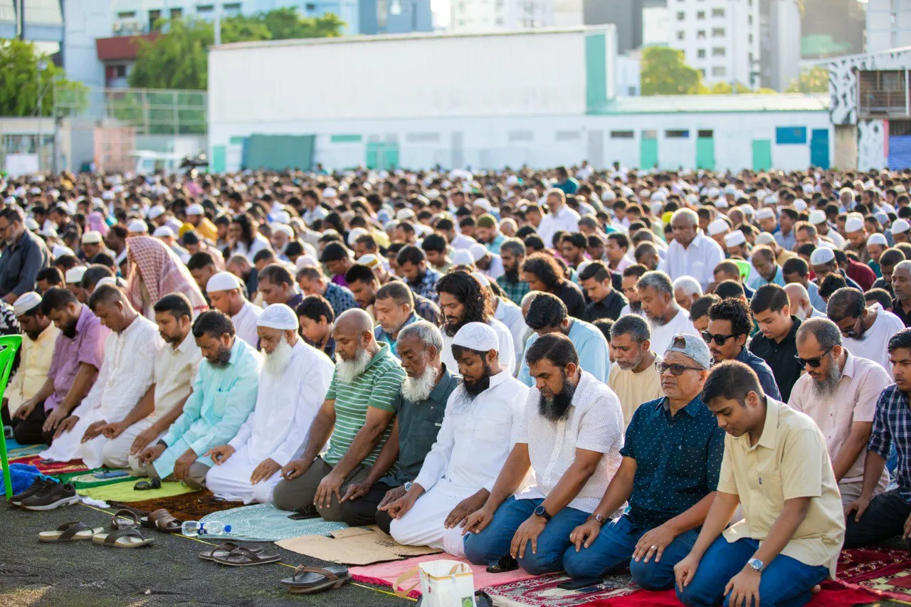 ޢީދު ނަމާދު ކުރަނީ: ފޮޓޯ/ އިސްލާމިކް މިނިސްޓްރީ