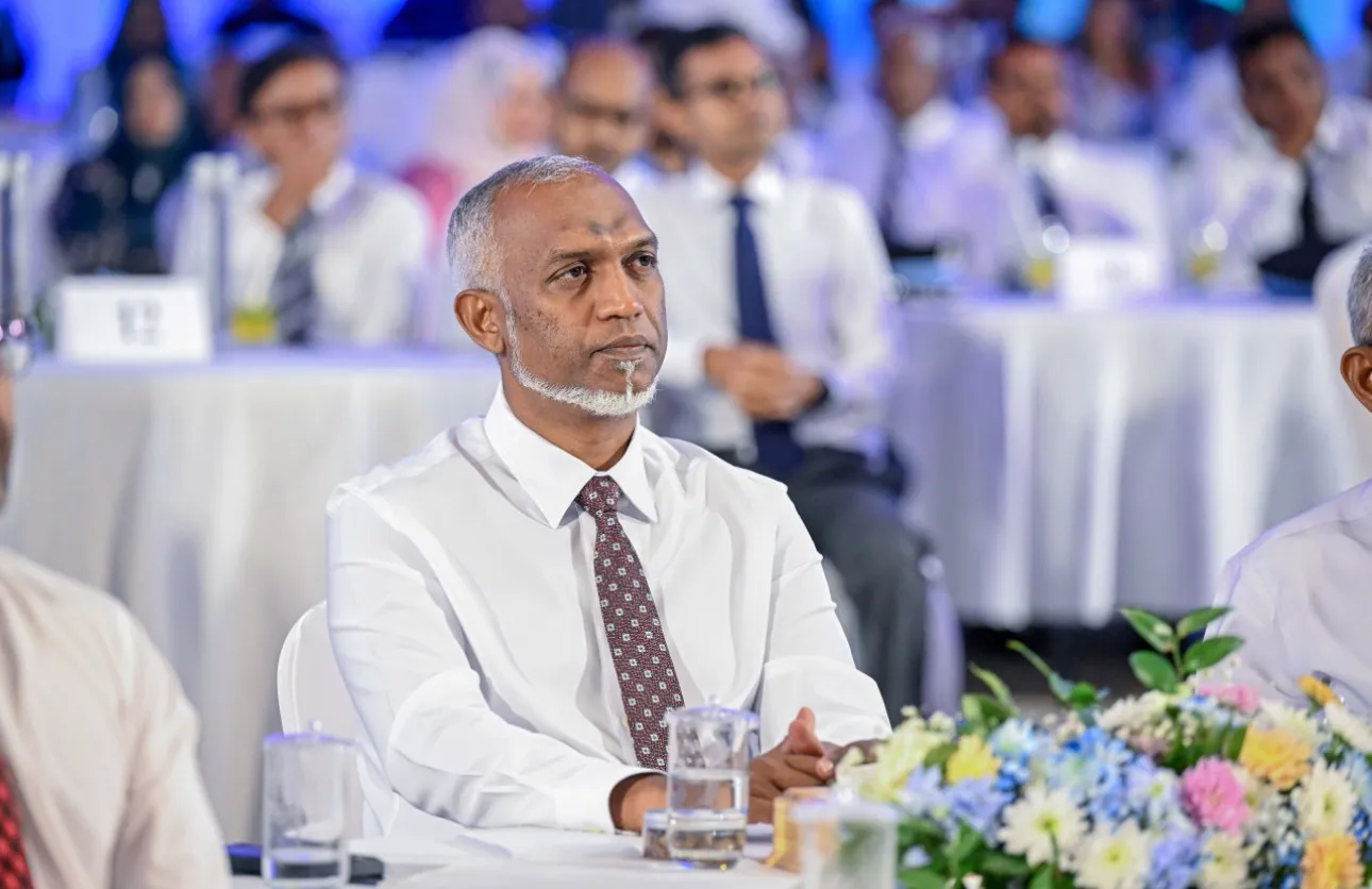 ރައީސުލްޖުމްހޫރިއްޔާ ޑރ. މުޙައްމަދު މުޢިއްޒު: ފޮޓޯ/ ރައީސް އޮފީސް