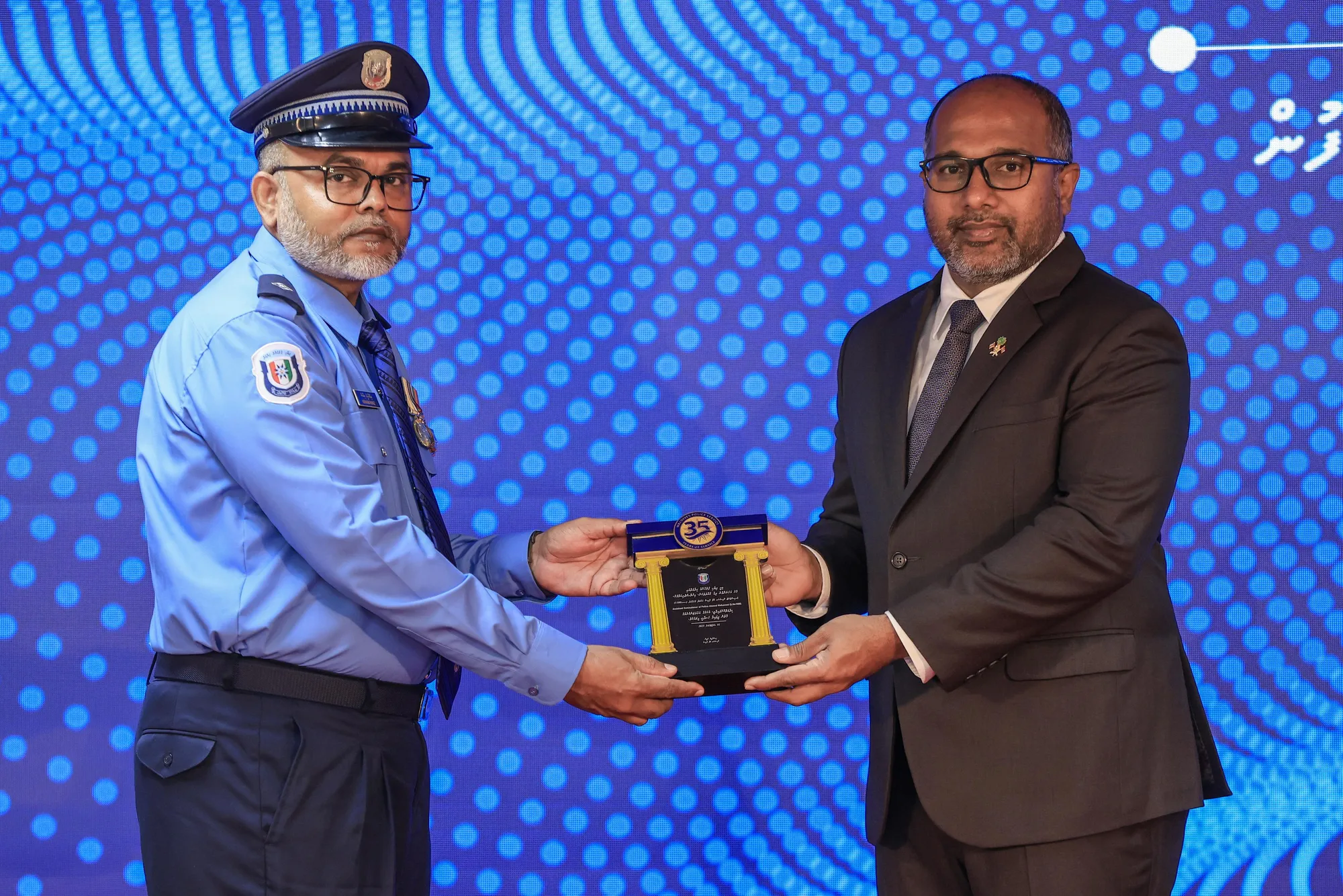 ދިގު މުއްދަތަކަށް ހިދުމަތްކޮށްފައިވާ ފުލުހުންގެ އަގު ވަޒަން ކޮށްފި