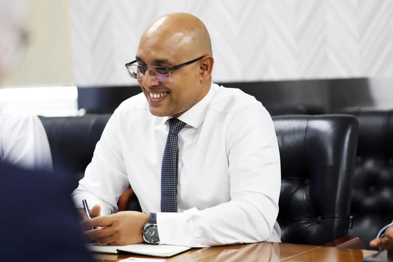 ފިނޭންސް މިނިސްޓަރ ޙަސަން ޒަރީރު 