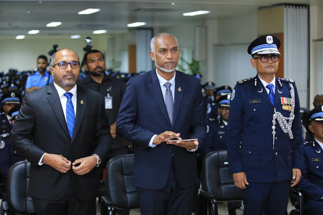 ރައީސް ޑރ.މުޢިއްޒު އާއި ވަޒީރު އިހްސާން އަދި ސީޕީ އަލީ ޝުޖާއު-- ފޮޓޯ: ރައީސް އޮފީސް