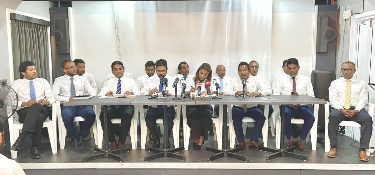 ނަޝީދުގެ އިތުބާރު ނެތް މައްސަލައިގައި ދަ ޑިމޮކްރެޓްސް ތަދައްހުލްވުމަށް ނިންމައިފި