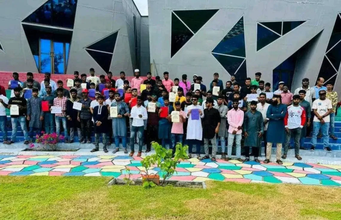 ތިނަދޫގައި ބިދޭސީން ކުރި މުޒާހަރާގެ ތެރެއިން