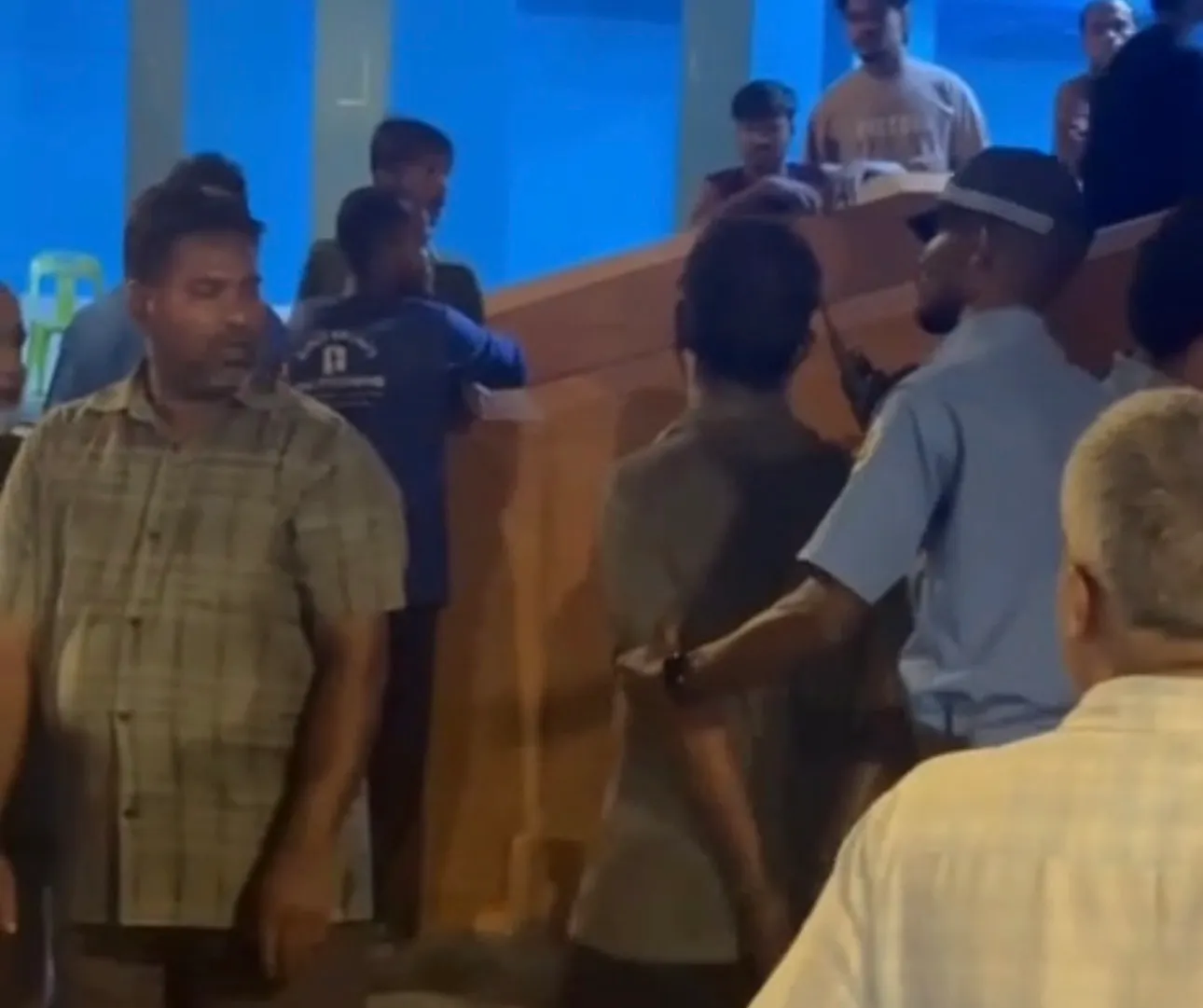 މާލޭ މަސް މާރުކޭޓްގައި މާރާމާރީއެއް؛ އެކަކަށް ހޮސްޕިޓަލުގައި ފަރުވާ ދެނީ