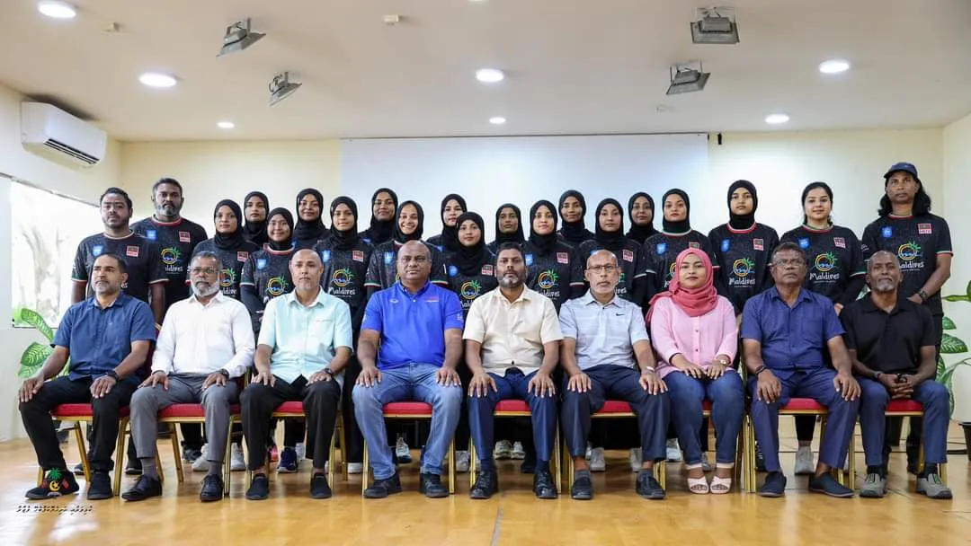 ގައުމީ އަންހެން ވޮލީ ޓީމުގެ ކުޅުންތެރިންނާއި ޖާޒީ ހަވާލުކޮށްފި