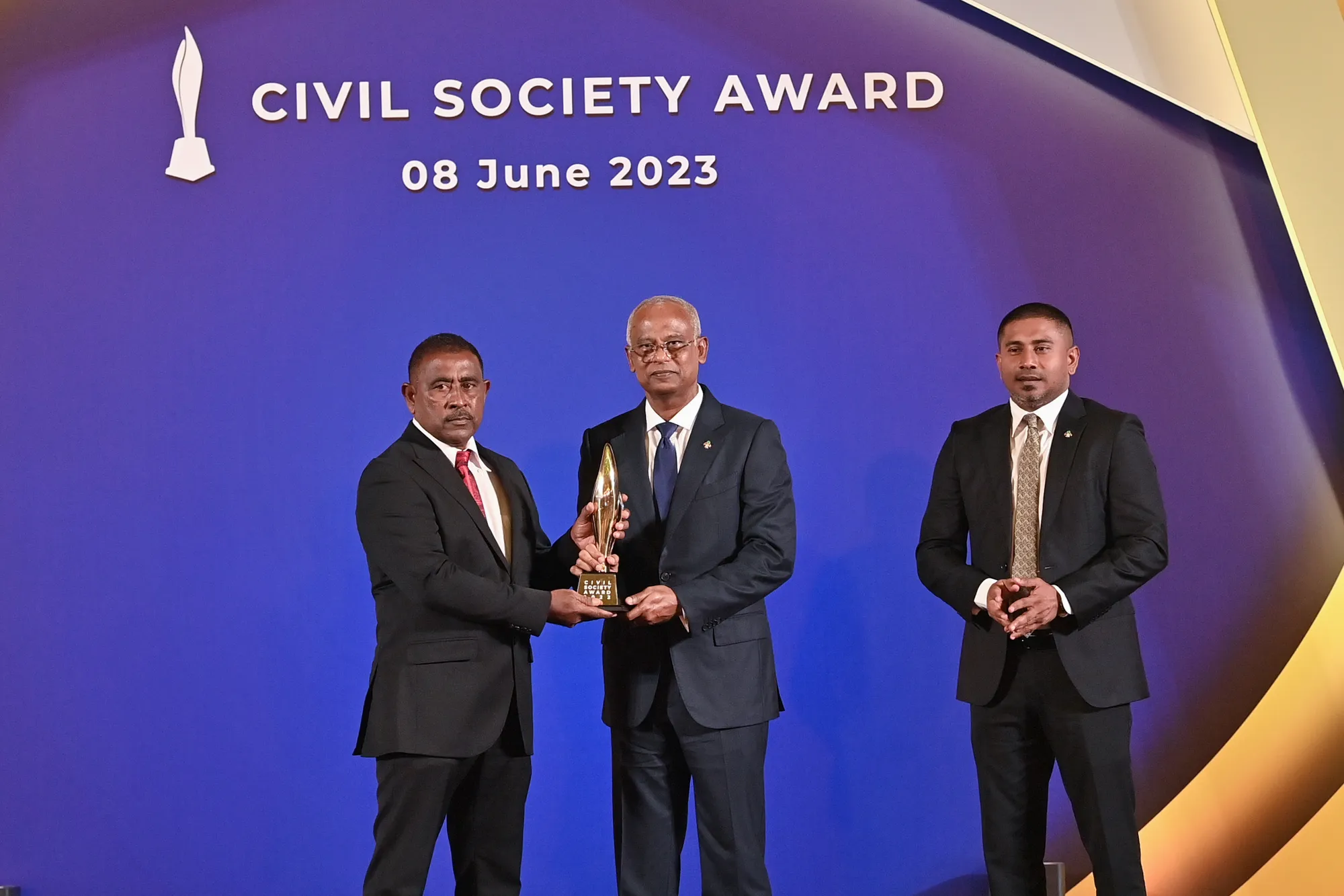 ސިވިލް ސޮސައިޓީ އެވޯޑް 10 ޖަމިއްޔާއަކަށް ދީފި