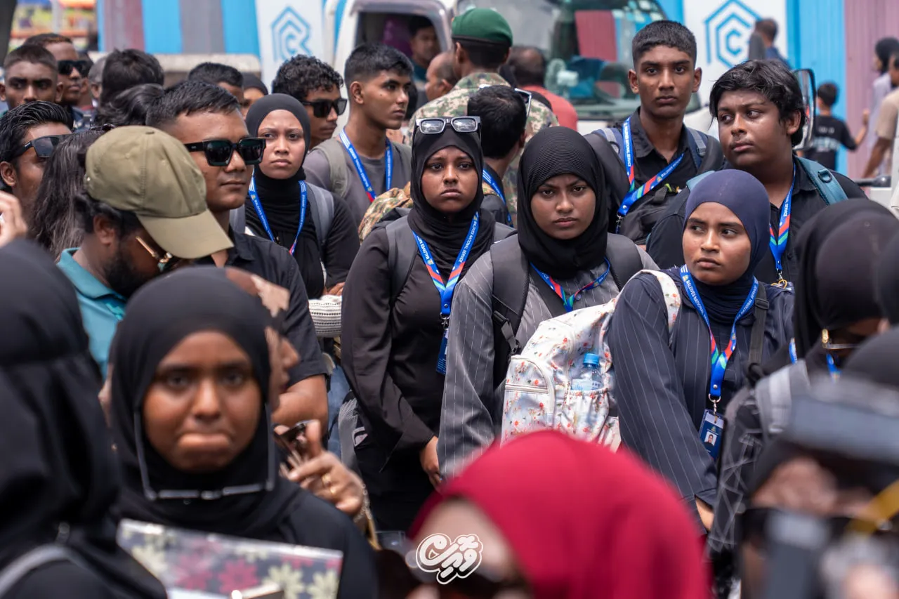 ދިވެހި ވަޠަނީ ޚިދުމަތުގެ 4 ވަނަ ބެޗްގެ ދަރިވަރުން، އަސާސީ ތަމްރީންތަކަށް ފުރުން