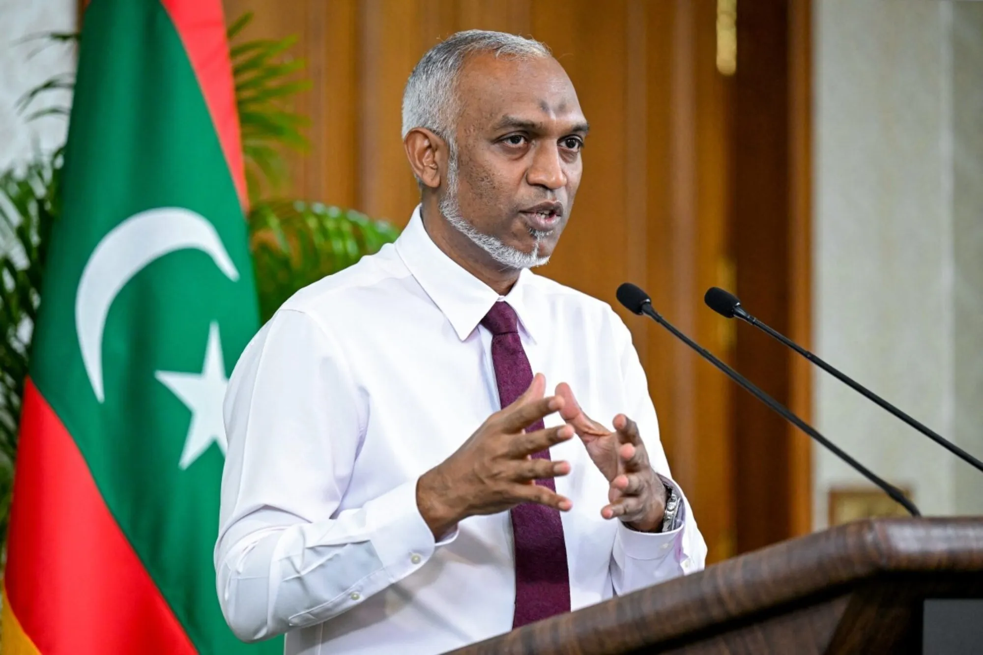 ރައީސް މާދަމާ ނޫސްވެރިންނާ ބައްދަލުކުރައްވަނީ، ހަފްތާ ޕްރެސް ފެށެނީ