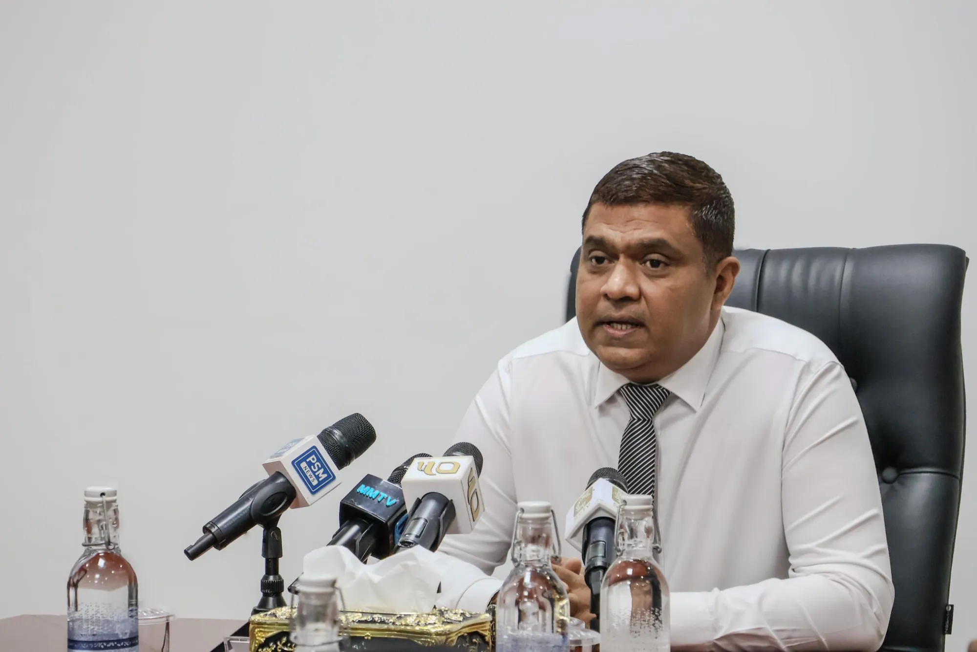 ރަޖިސްޓްރީ ނުކުރާ އެއްވެސް އުޅަނދެއް މިހާރު މާލެއާއި ހުޅުމާލޭގެ މަގުތަކުގައި ނުހުންނާނެ: އަމީން
