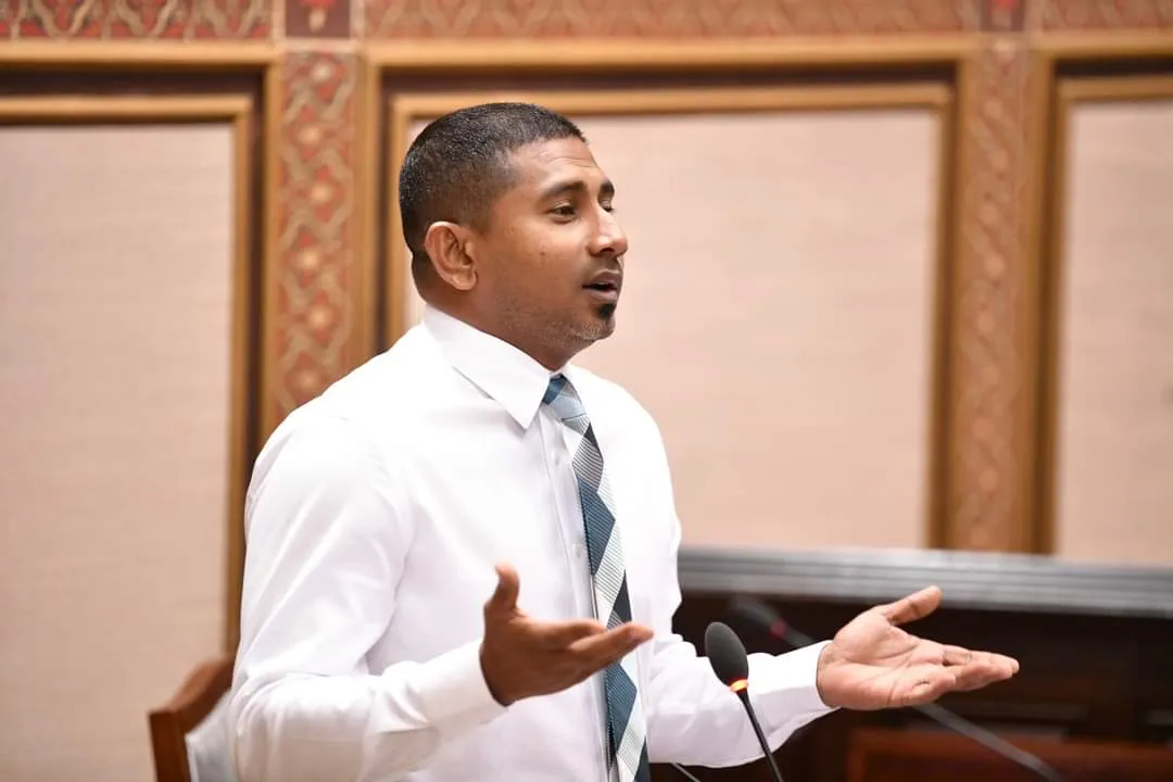 މަޝްރޫއު ނުނިމޭތީ ސުވާލު ކުރެއްވުމުން މަހްލޫފް ވިދާޅުވީ އެއީ ސިޔާސީ ސުވާލެއް ކަަމަށް