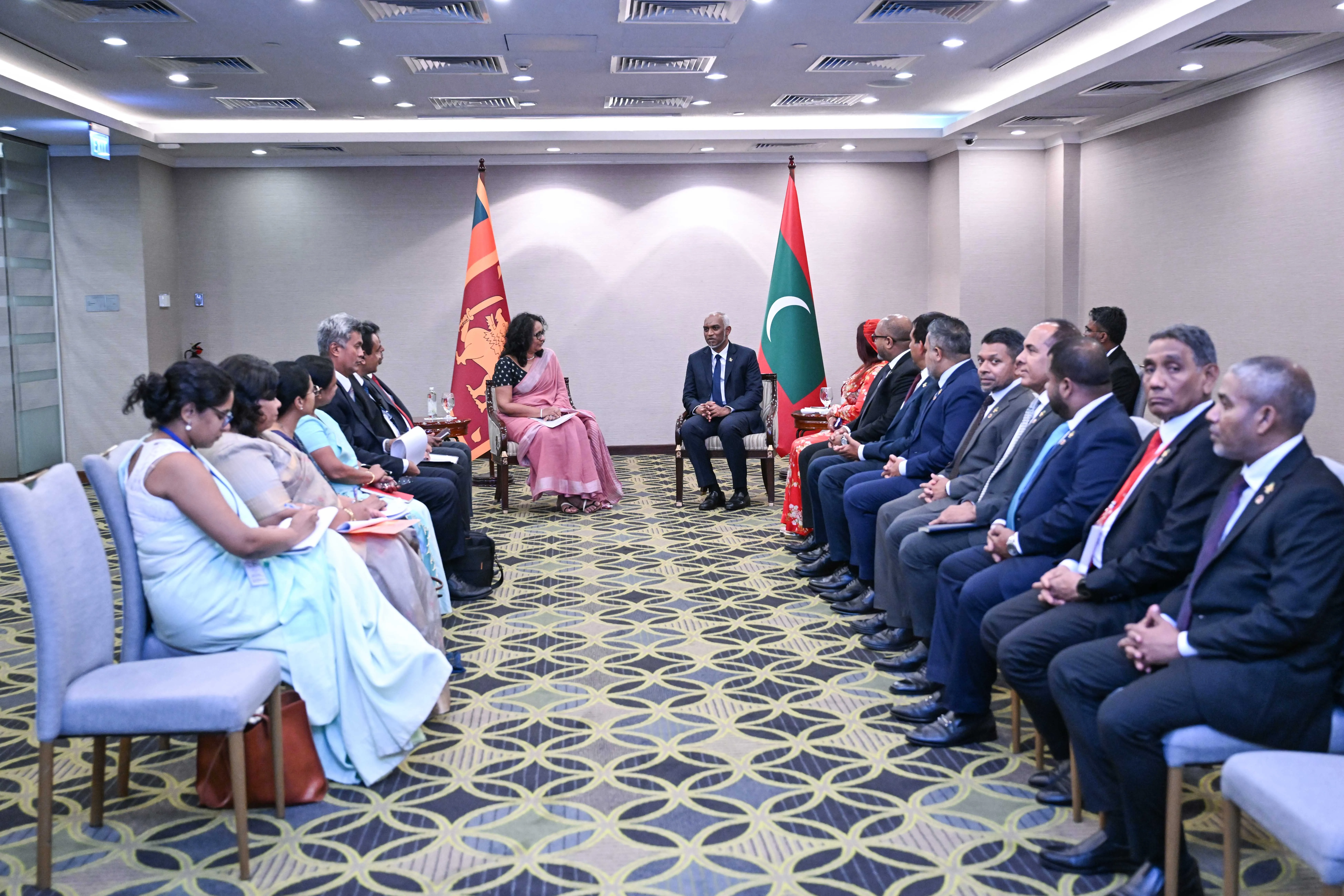 ސްރީލަންކާގެ ބޮޑުވަޒީރު، ރައީސުލްޖުމްހޫރިއްޔާގެ އަރިހަށް އިޙުތިރާމުގެ ޒިޔާރަތެއް ކުރައްވައިފި