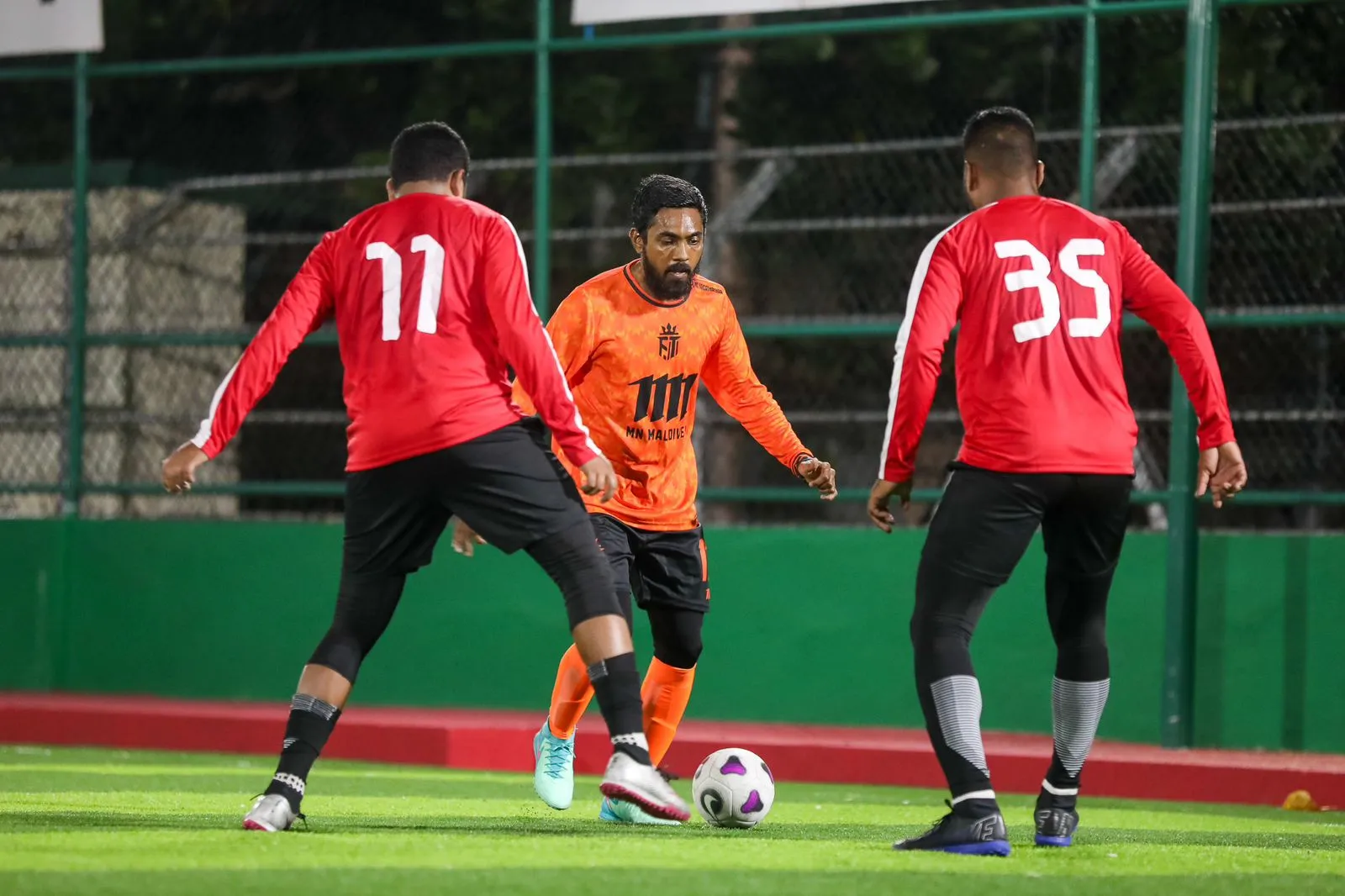 ފަހަތުން އަރައި ފައިގެތަޅާ އިން ވިލުފުށި އެފްޓީ ބަލިކޮށްފި