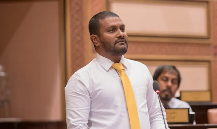 ރިޔާސަތުން މަޖިލިސް ދޫކޮށް "ފިލީ" އިދާރީ މޭޒުން ގޮވަގޮވާ އޮއްވައި: ޝިފާއު