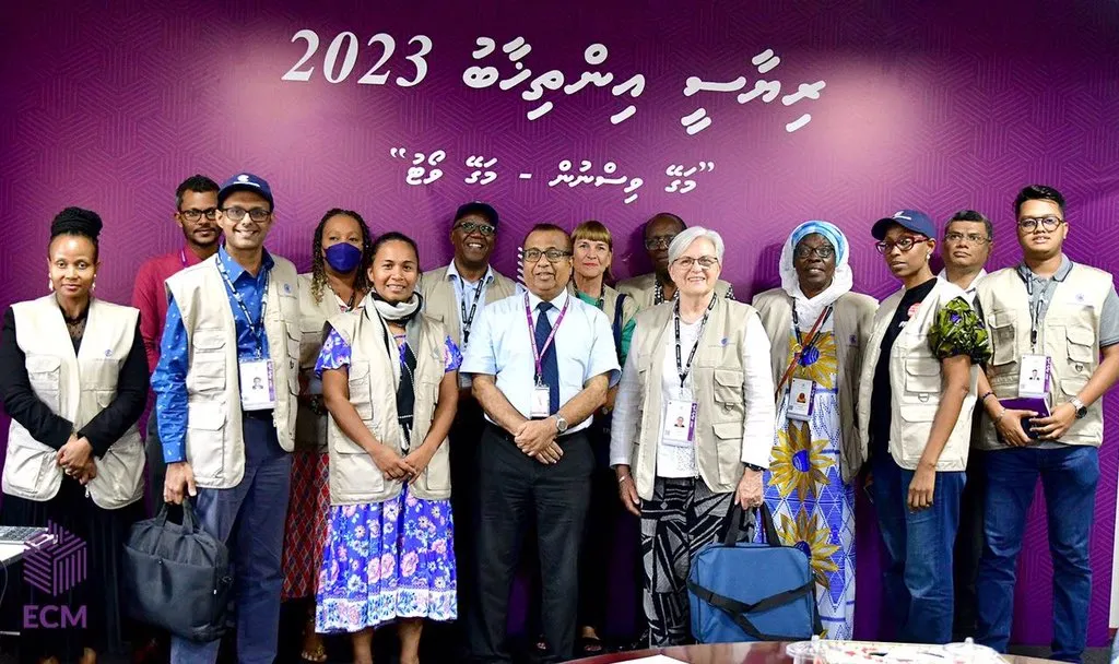އިންތިޚާބު މޮނިޓަރ ކުރުމަށް ކޮމަންވެލްތްގެ އޮބްޒާވަރުން އަތުވެއްޖެ