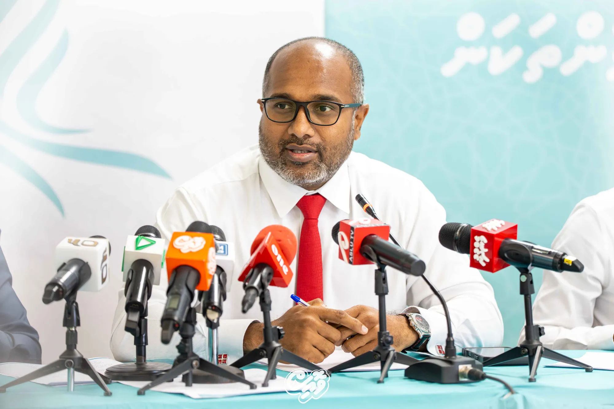 ސަރުކާރުން ލާމަރުކަޒީ ނިޒާމަށް ދީފައިވާ ބާރާއި އިހްތިޔާރު، ރައްޔިތުން މިއަދު ބަލައިގަނޭ: އިހްސާން