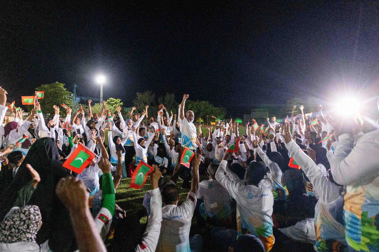 "ނެޝަނަލް ޓޯޗް ރަން"އަށް އެޗްޑީސީގެ ފަރާތުން ބޮޑު ތަރުޙީބެއް – އެމްޑީގެ އިތުރުން 350 އަށްވުރެގިނަ މުވައްޒަފުން ބައިވެރިވޭ