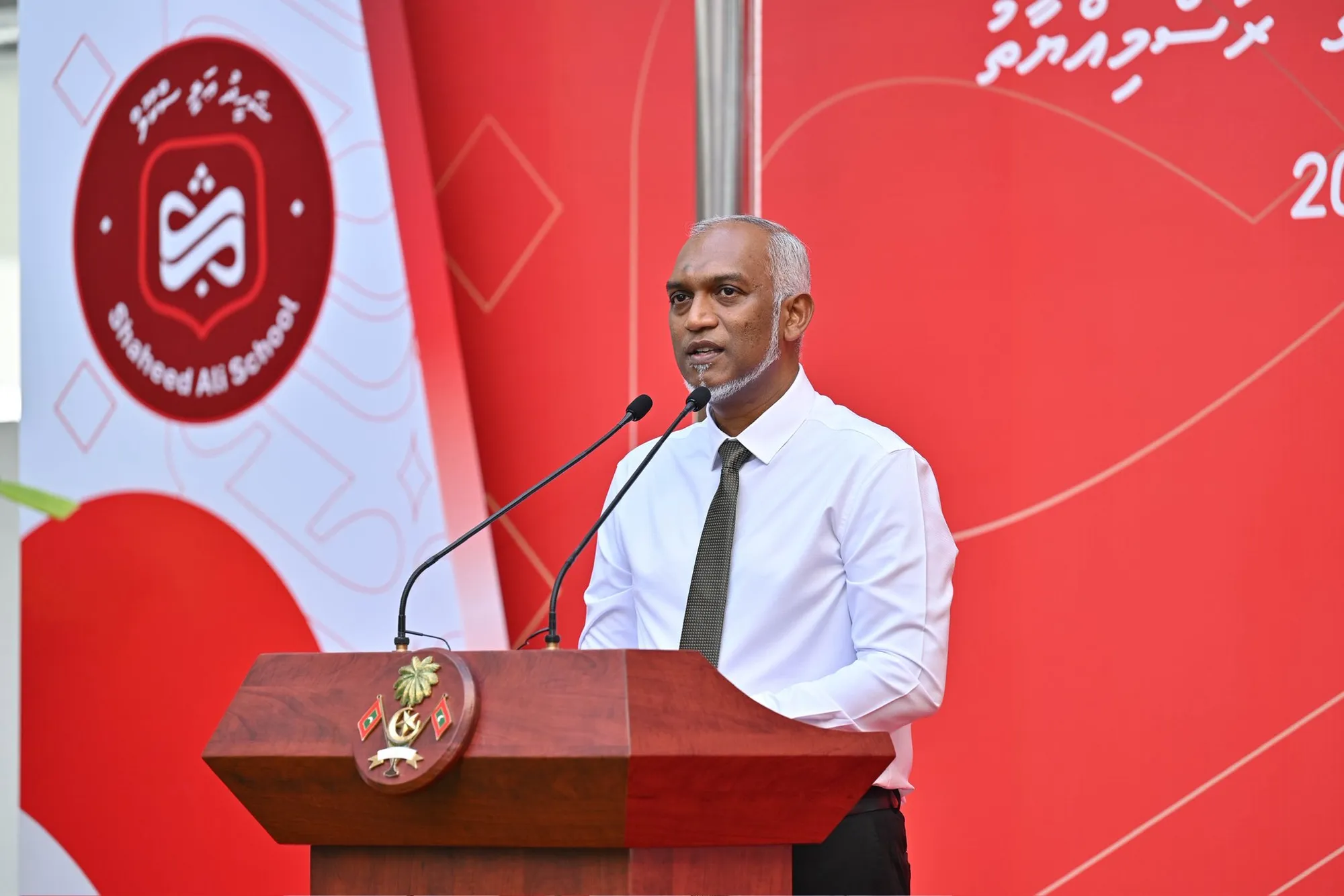 ޝަހީދު ޢަލީ ސުކޫލްގައި ހުޅުވުމުގެ ގޮތުން ބޭއްވި ރަސްމިއްޔާތުގައި ރައީސް މުޢިއްޒު ވާހަކަދައްކަވަނީ: ފޮޓޯ/ ރައީސް އޮފީސް